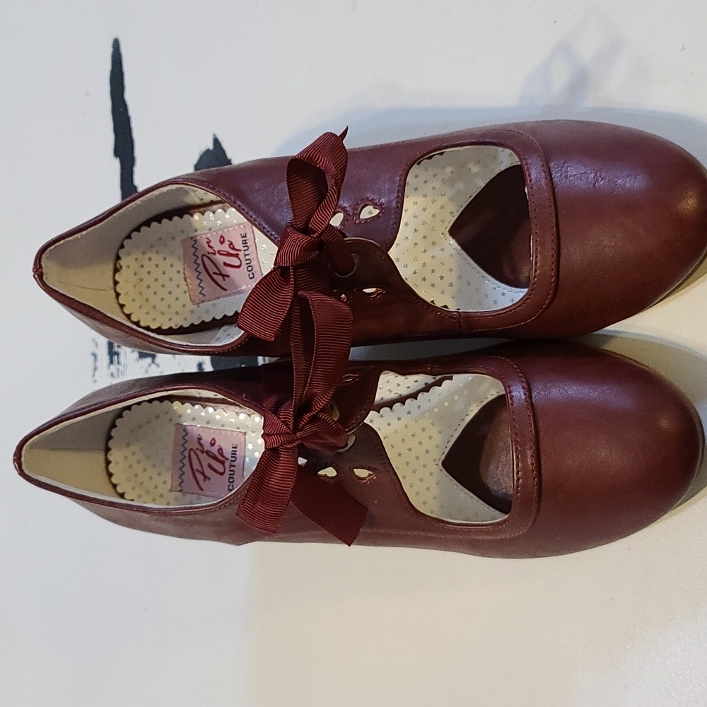 Pin Up Couture Retro Heeled Pumps Heart Eyelets Ribbon Laces Burgandy Sz 11 EUC